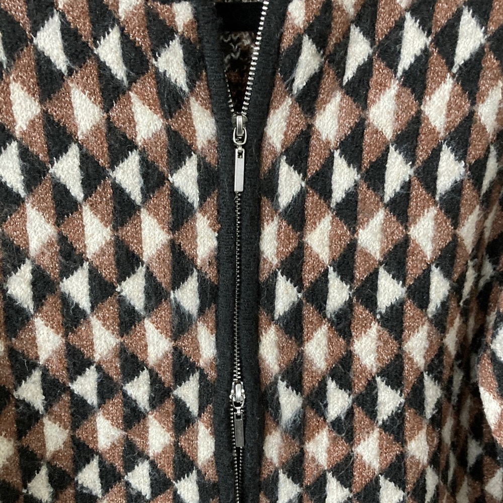 Geometric Patterned Jacket - Picture 5 of 6
